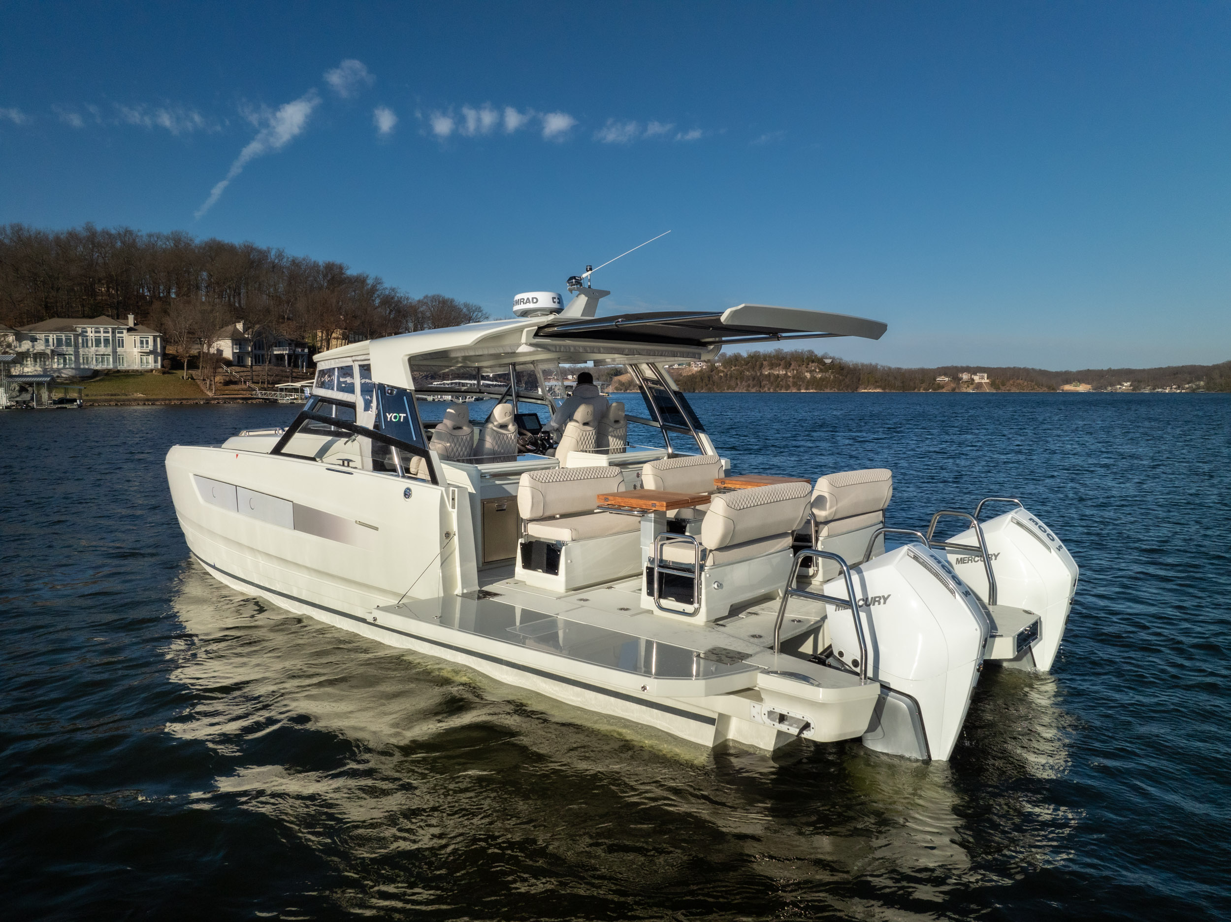 Serata catamaran design with twin hulls